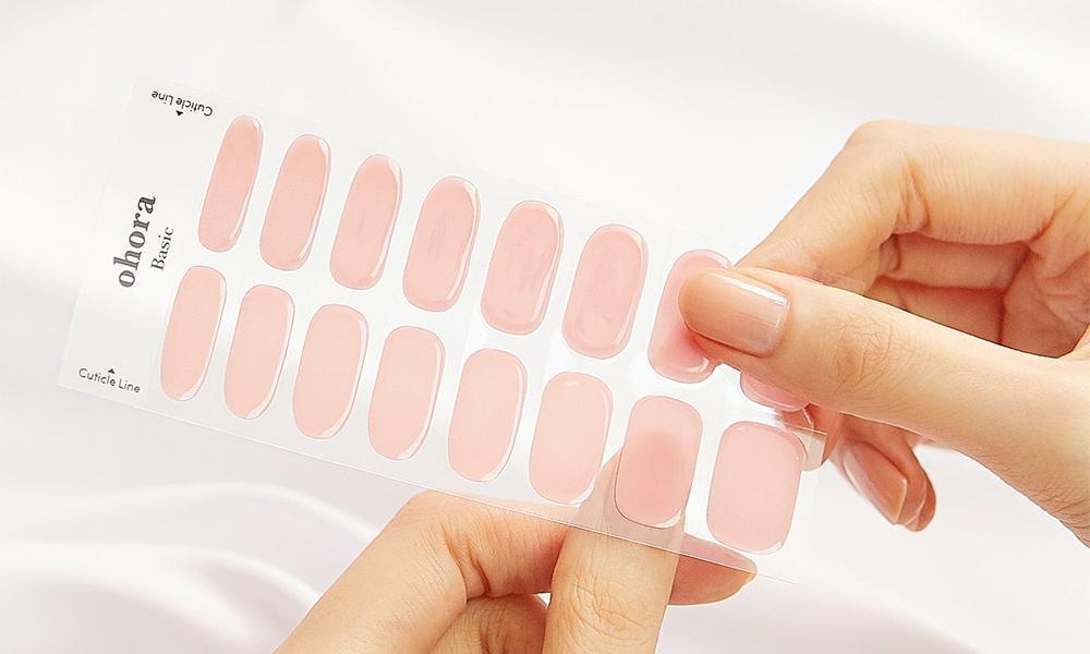 Ohora Semi-Cured Gel Nail Strips auftragen