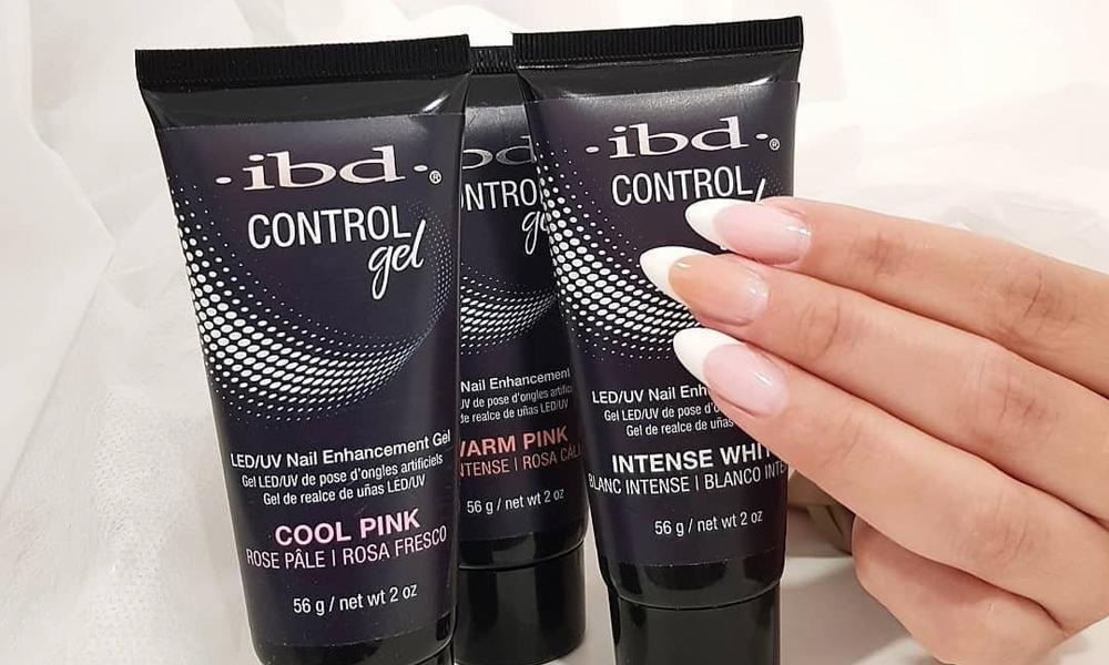 Polygel Nägel auftragen mit IBD Control Gel
