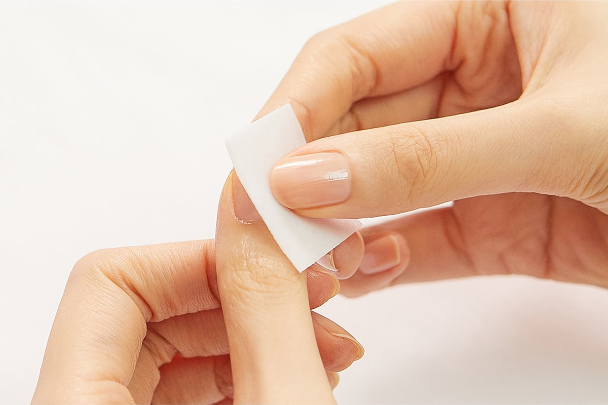 Ohora Semi-Cured Gel Nail Strips auftragen